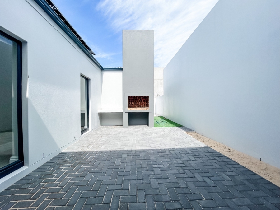 To Let 3 Bedroom Property for Rent in Sandown Western Cape